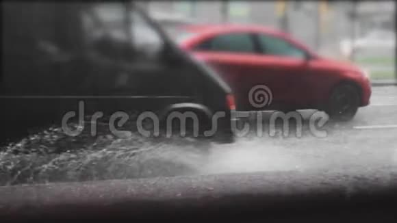 雨水道暴雨天气预报视频的预览图