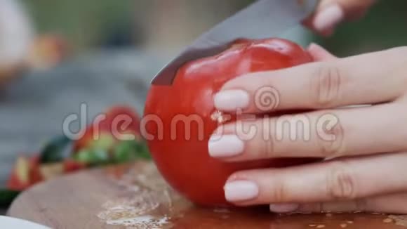切番茄特写镜头慢动作视频的预览图