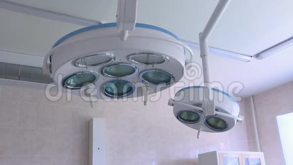 医院手术室医疗明亮灯视频的预览图