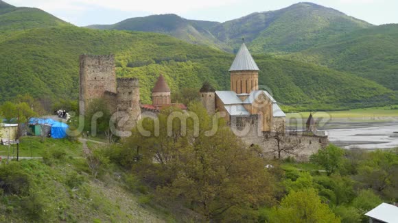 Ananuri格鲁吉亚军事公路上的中世纪防御堡垒视频的预览图