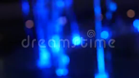 夜晚美丽的博克彩色喷泉视频的预览图