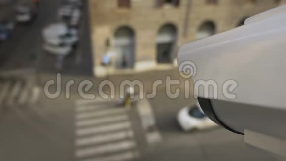 交通摄像头记录事故视频的预览图