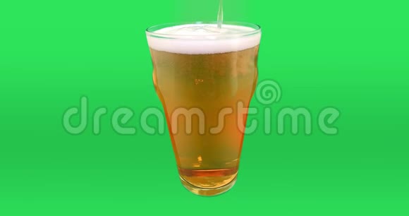 绿色屏幕上的慢动作啤酒视频的预览图