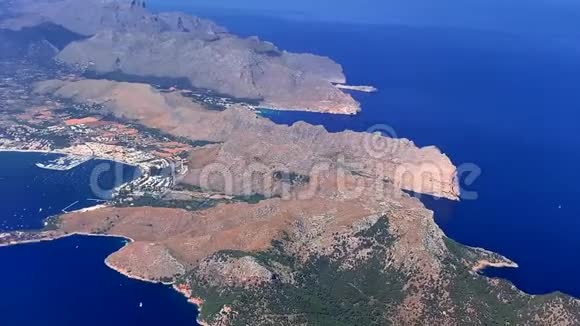 西班牙马略卡岛的海洋和山脉视频的预览图