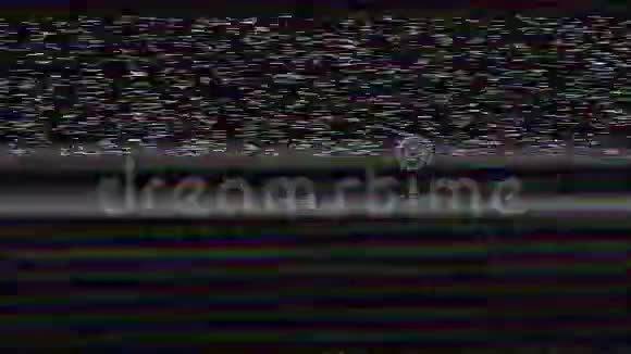 VHS电视损坏黑背景下静态电视噪声无信号干扰失真误差故障像素镜头视频的预览图
