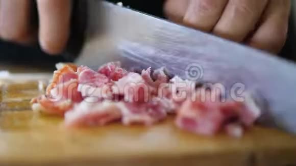 刀手割肉视频的预览图