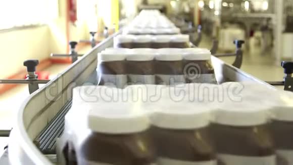 含可可的榛子奶油玻璃酱视频的预览图