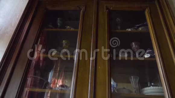 圣彼得堡老古董公寓老式木制侧板全景视频的预览图