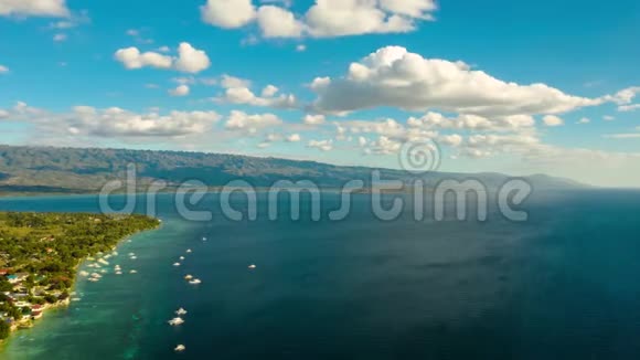 海景岛屿和天空与云时间流逝宿务菲律宾视频的预览图