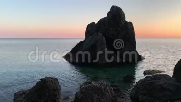 圣乔治岩石碧玉海滩海角视频的预览图
