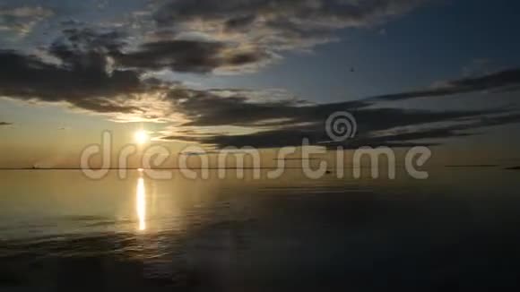 波罗的海上空日落还有一家吸烟厂视频的预览图