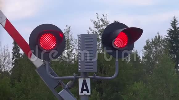 铁路交通信号灯红色停车灯视频的预览图
