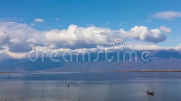 在希腊北部的克尔基尼湖捕鱼视频的预览图