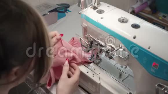 工厂生产的布吕内定做缝纫连衣裙视频的预览图