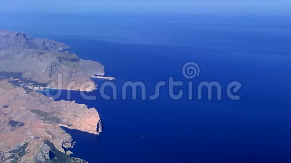 西班牙马略卡岛的海洋和山脉视频的预览图