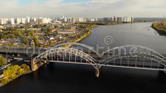 桥梁交通河城市道路视频的预览图