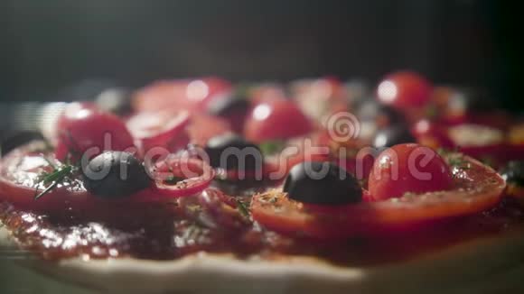 素食披萨烘焙全热烤炉时间视频的预览图