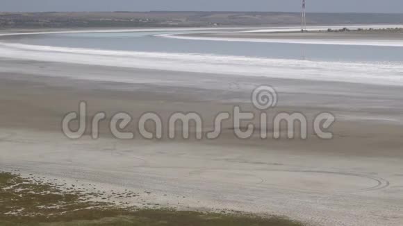 库亚尔尼克河口上部有盐沿岸有干泥裂淤和耐盐植物乌克兰库亚尔尼克河口视频的预览图