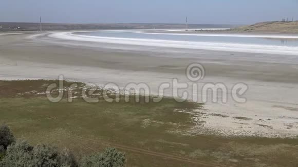 库亚尔尼克河口上部有盐沿岸有干泥裂淤和耐盐植物乌克兰库亚尔尼克河口视频的预览图