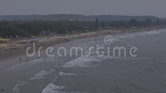 晚上在阿拉姆波海滩从山上看到的风景印度视频的预览图