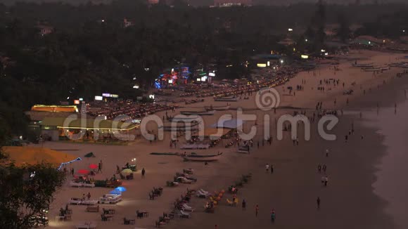 晚上在阿拉姆波海滩从山上看到的风景印度视频的预览图