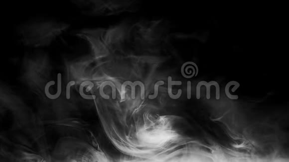 烟雾覆盖烟雾白色蒸汽流动黑色视频的预览图