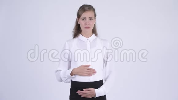年轻悲伤的怀孕女商人竖起大拇指视频的预览图