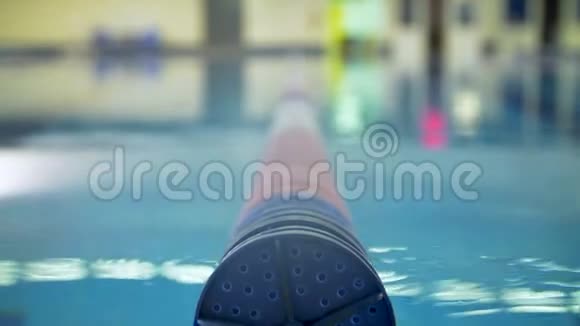 游泳池的浮道视频的预览图