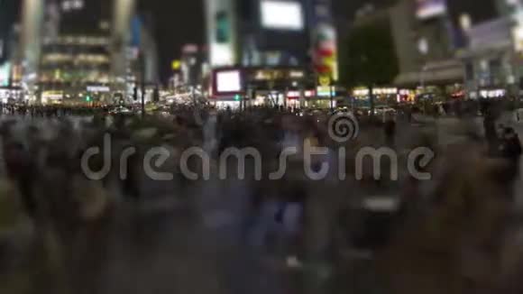 城市行人交通时间过后视频的预览图