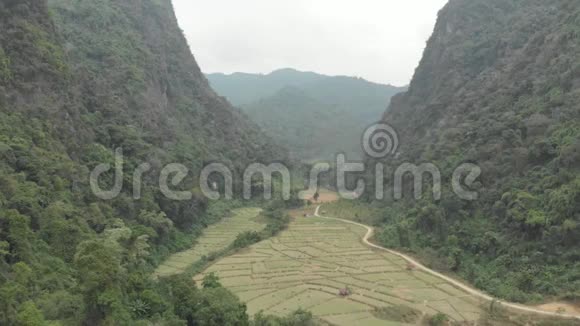 航空越南背包客旅行目的地在老挝亚洲日落风景悬崖岩石顶峰稻田山谷惊人的l视频的预览图