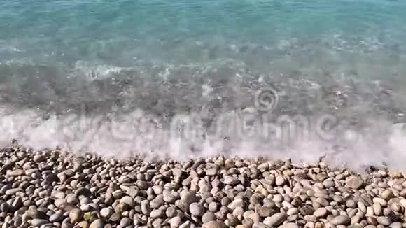 波浪在海滩沙背景上慢速视频视频的预览图