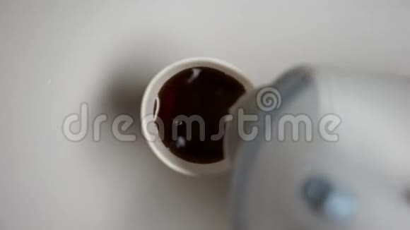 空吸管一次性茶杯纸包再利用污染视频的预览图