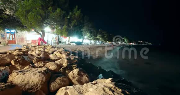 克罗地亚图斯皮2018年8月18日时间流逝4K的海滩海线景观视频的预览图