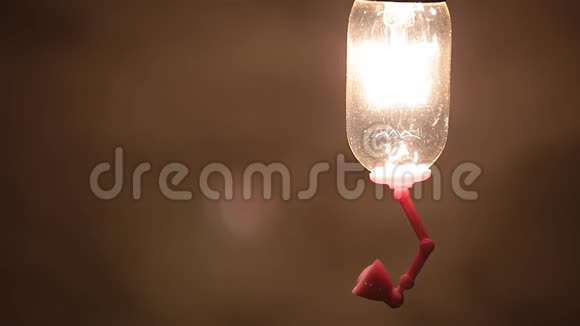 塑料灯泡壁背景视频的预览图