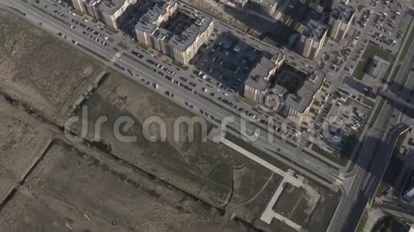 城市新区住宅区的空中摄影视频的预览图