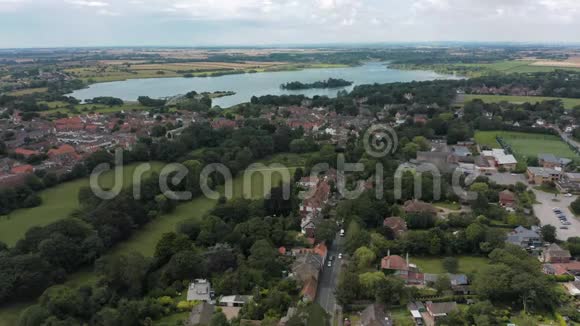 鸟瞰霍恩西梅英国约克郡最大的淡水湖2019年夏季拍摄视频的预览图