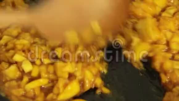 焦糖芒果奥利奥紫罗兰蛋糕食谱视频的预览图
