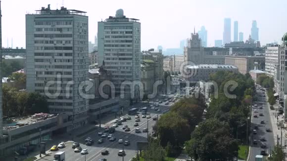 汽车在莫斯科公路上行驶的时间从上面看视频的预览图