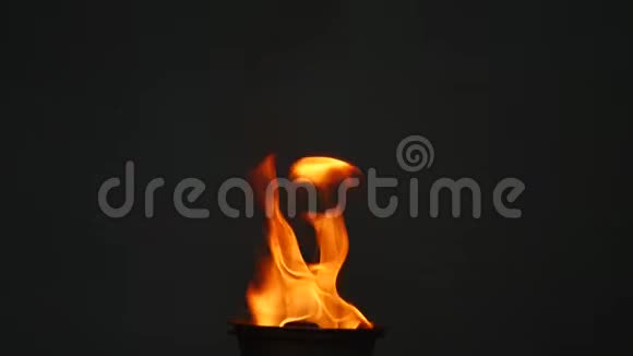 火在碗里燃烧视频的预览图