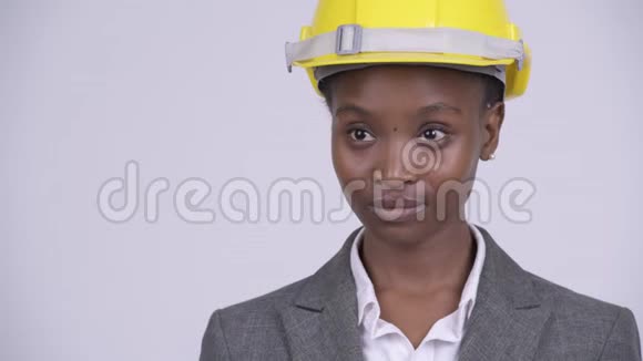 年轻快乐的非洲女商人的脸视频的预览图