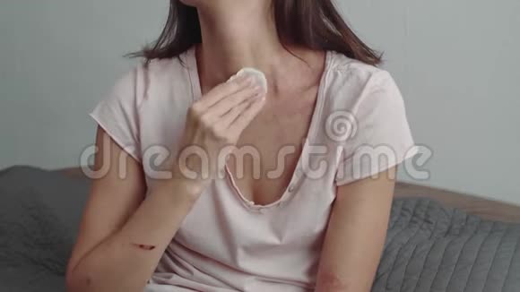 乳液治疗问题皮肤视频的预览图