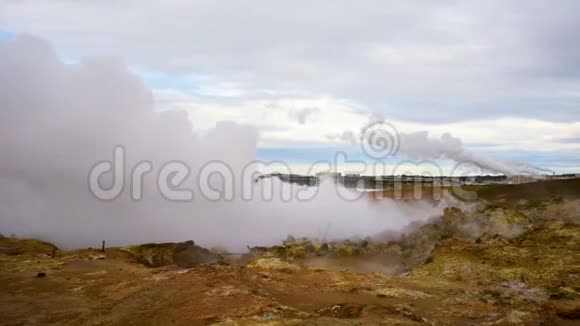 冰岛的甘努弗温泉视频的预览图