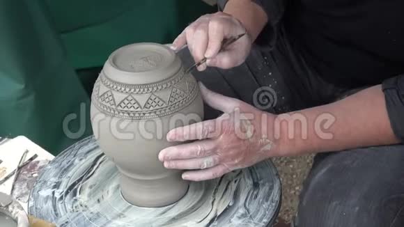 陶瓷花瓶的制作工艺手工制作的产品视频的预览图