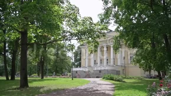 俄罗斯普希金茨斯科耶塞洛的预备宫靠近圣彼得堡视频的预览图
