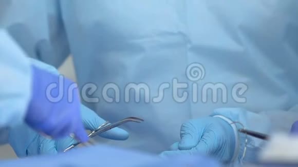 无菌手术针移植手术诊所的医疗和护士缝纫视频的预览图