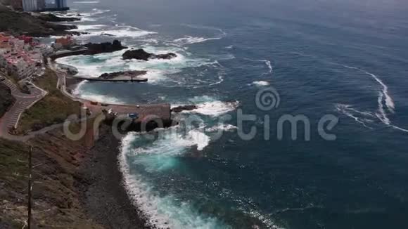 西班牙加那利群岛特内里费岛埃尔普里斯漫长的海岸线视频的预览图