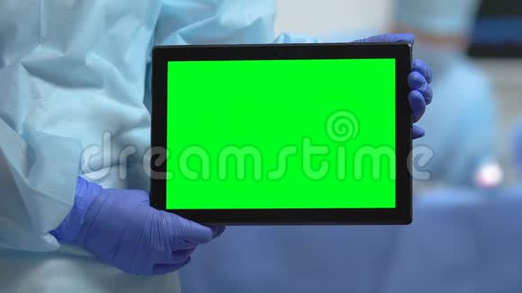 医院职工手持绿屏片健康保险APP诊所现场视频的预览图