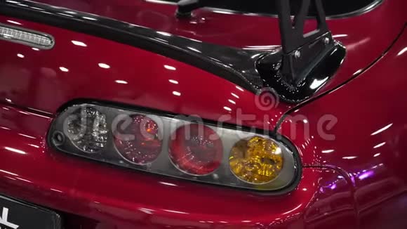 日本红色跑车后灯汽车调谐豪华跑车视频的预览图