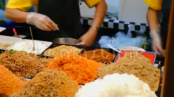 供应商烹饪辣汤姆面出售泰国视频的预览图