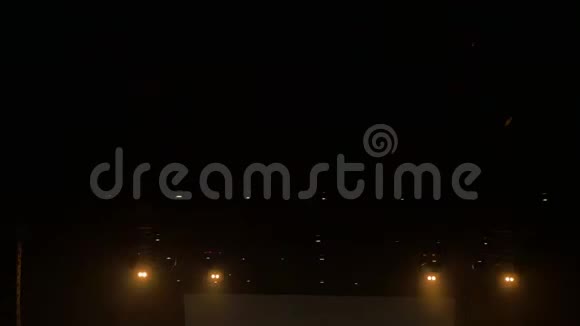 快速点亮大舞台在摇滚音乐会上视频的预览图